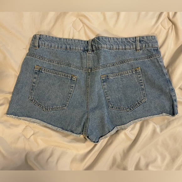 Disney Alice in Wonderland Denim Shorts Daisies Floral Size 11 - Picture 6 of 6